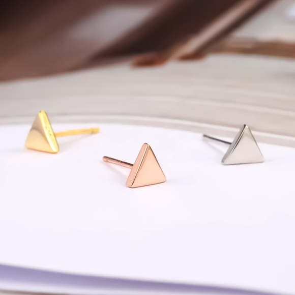 14k Gold Pyramid Stud Earrings - Picture 11 of 16